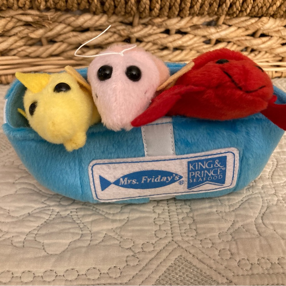 FINGER PUPPET ARTISTIC TOY MFG MRS. FRIDAY's KING & PRINCE SEAFOOD FINGER PUPPET